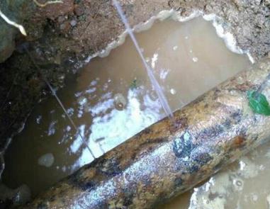 内江市楼顶渗水维修公司分享下地暖漏水的原因及检测方法。